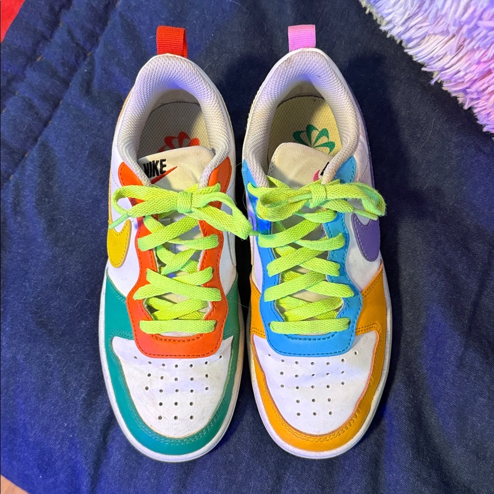 NIKE Low Court boys size 3.5Y, barely worn

My son only wore these a few times!